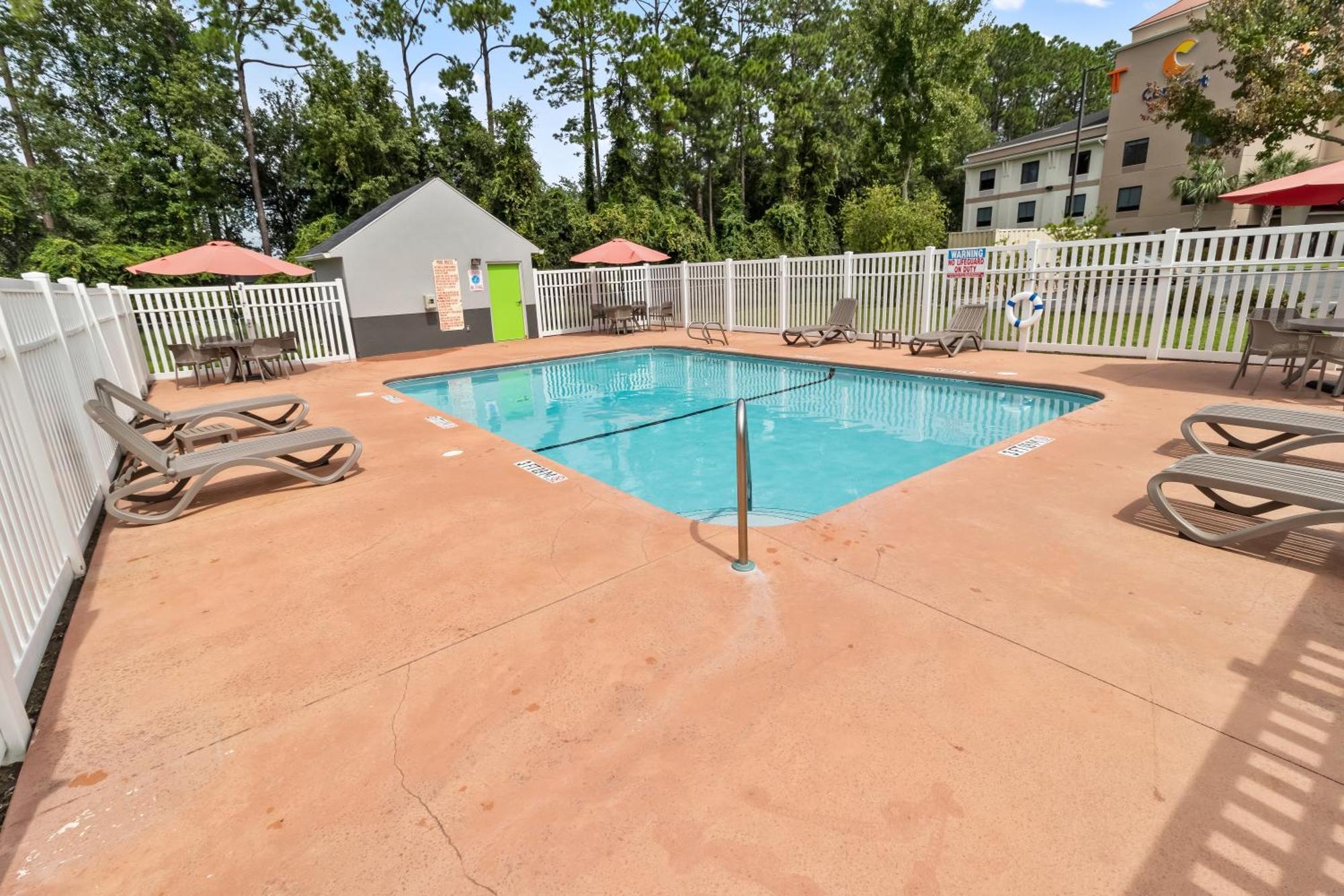 Motel 6 - Newest - Ultra Sparkling Approved - Chiropractor Approved Beds - New Elevator - Robotic Massages - New 2023 Amenities - New Rooms - New Flat Screen Tvs - All American Staff - Walk To Longhorn Steakhouse And Ruby Tuesday - Book Today And Sav Kingsland Exterior photo